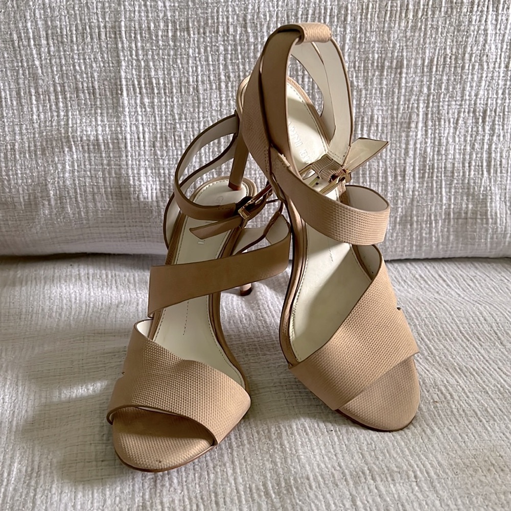 Gianni Bini heels color creams size 8